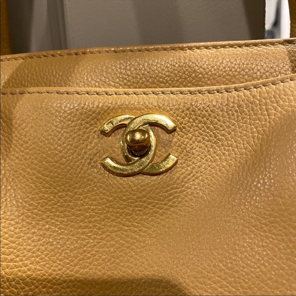 *RARE FIND*AUTHENTIC CHANEL TOTE BAG - Picture 4 of 14